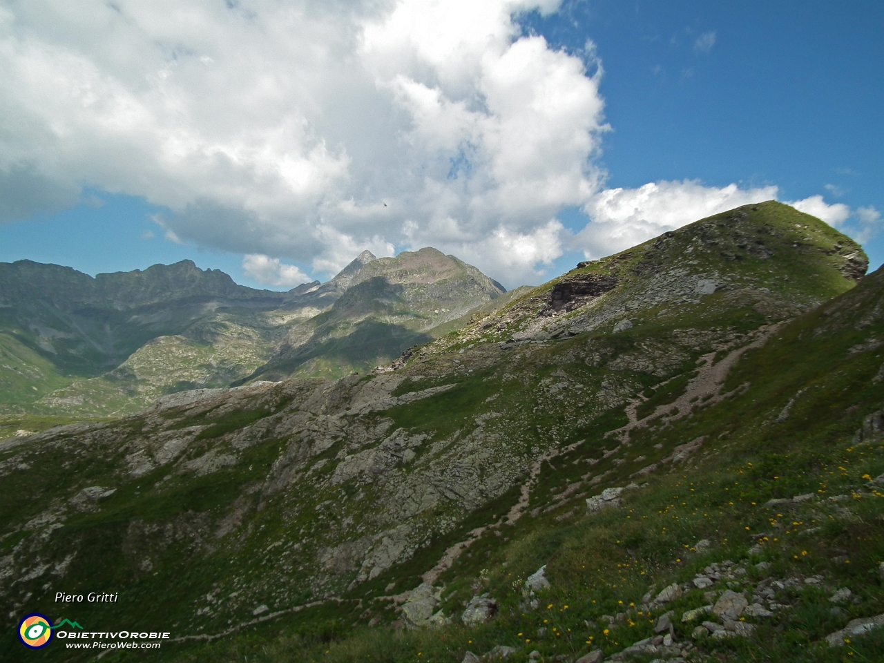 64 un sentiero discendente dal Passo delal Portula al Calvi.JPG